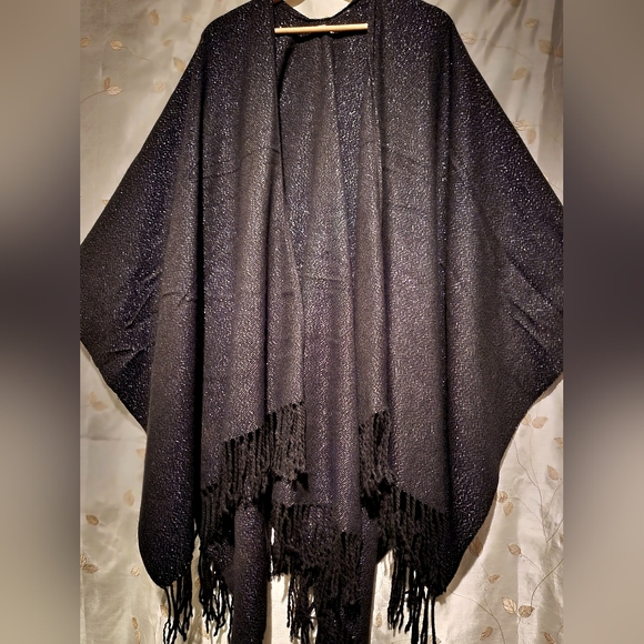 Soft black & metallic shawl with fringe detail OSFA, NWOT - Picture 4 of 7
